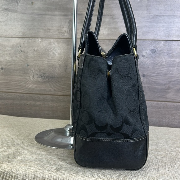 Coach Classic Hampton 11063 Signature Shoulder/satchel Bag - Picture 3 of 11